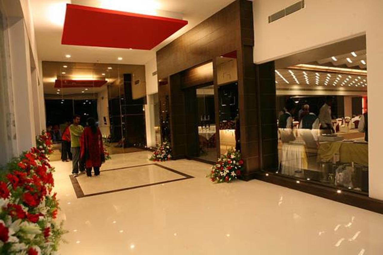 Imperial Regency Hotel Kochi Exterior photo